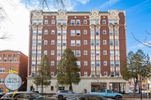 featured image of 6930 N Greenview Ave #608
