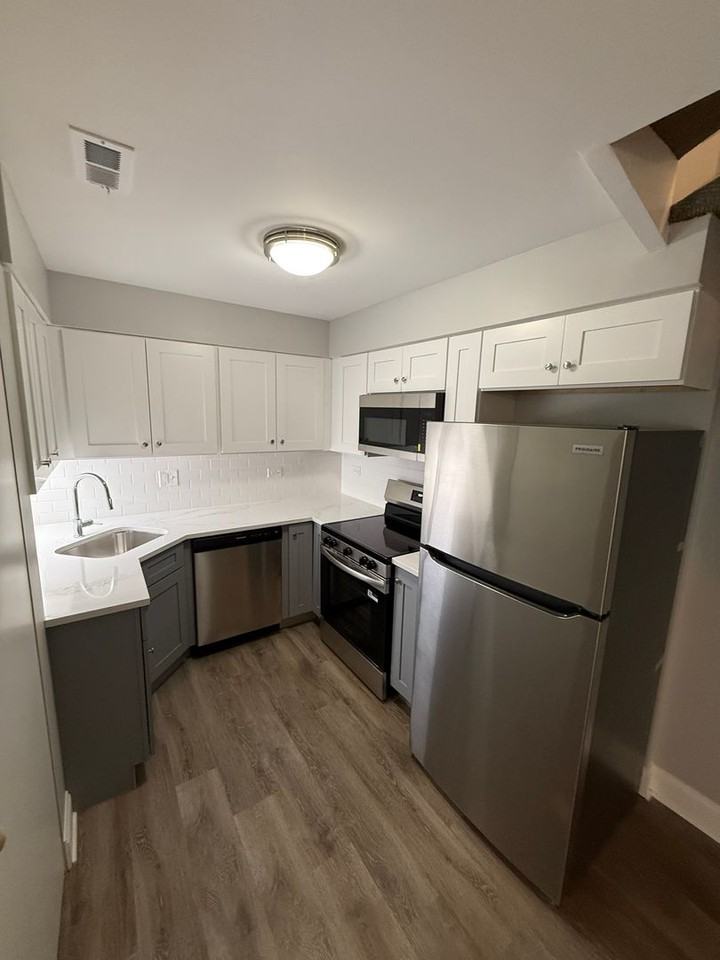 744 W Gordon Ter #312 - Photo 2 of 23