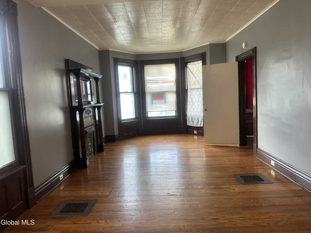 224 5th Ave - Photo 2 of 17