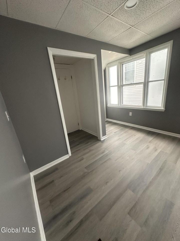 224 5th Ave - Photo 5 of 17