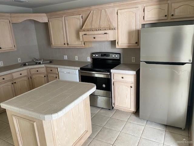 2408 N I St - Photo 7 of 24