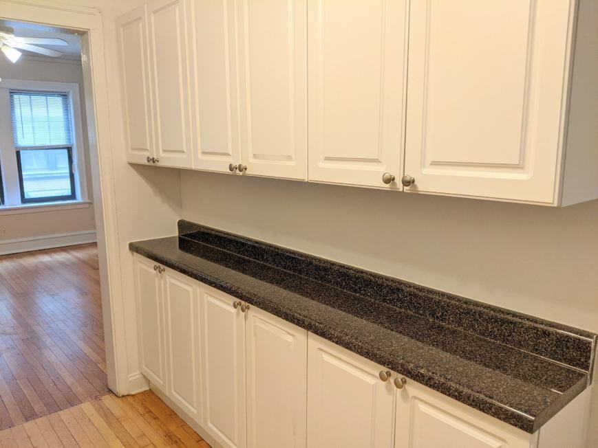 925 Forest Ave - Photo 4 of 10