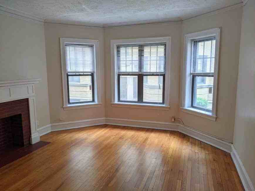 925 Forest Ave - Photo 6 of 10