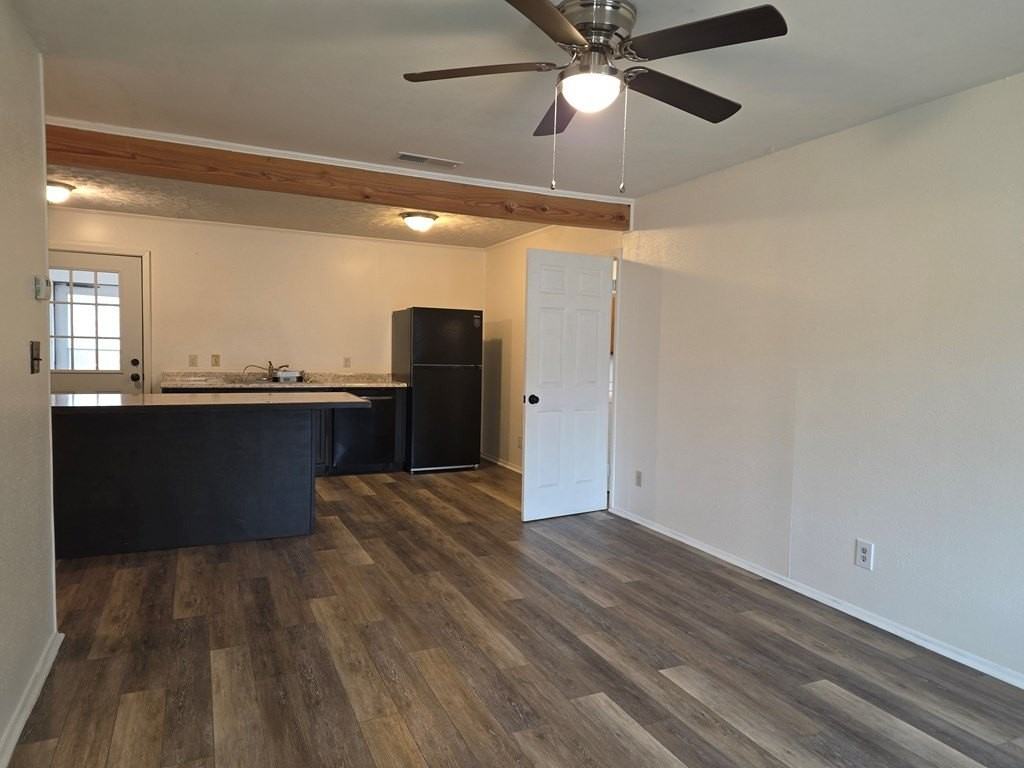 221 Miller St - Photo 3 of 17