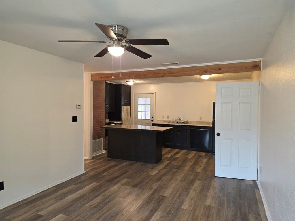 221 Miller St - Photo 4 of 17