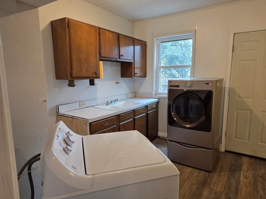 221 Miller St - Photo 7 of 17