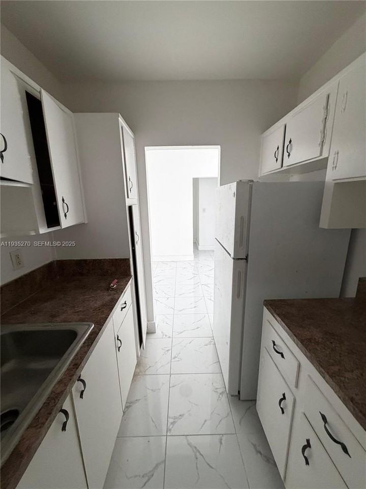 7730 Dickens Ave #7 - Photo 4 of 10