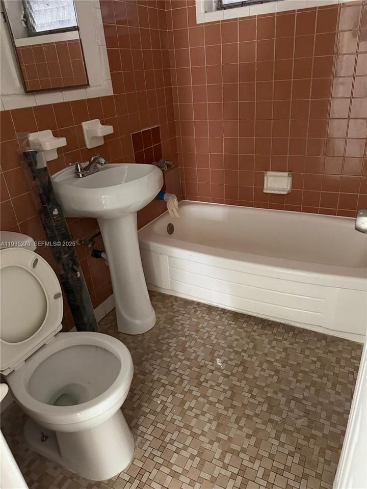 7730 Dickens Ave #7 - Photo 6 of 10