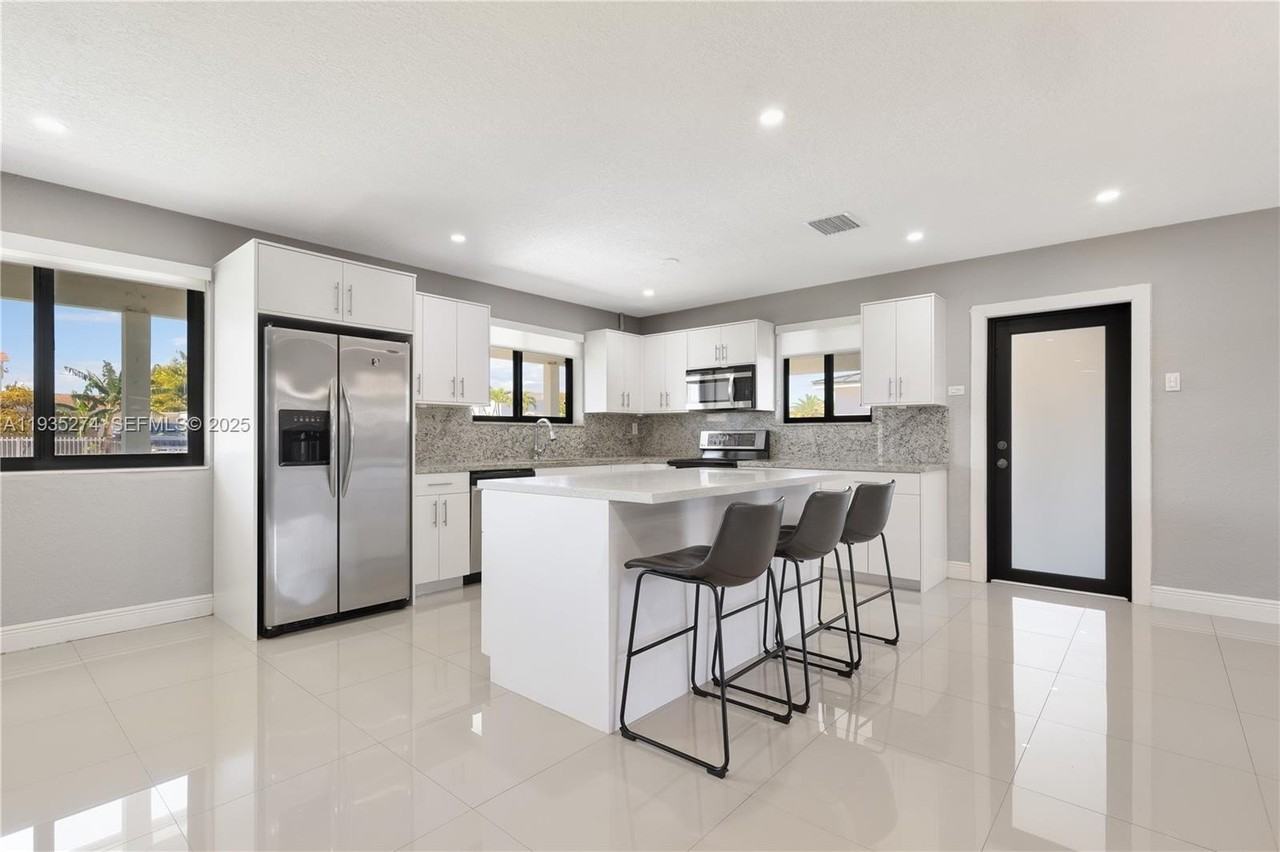 4165 W 5th Ln #0 - Photo 4 of 31