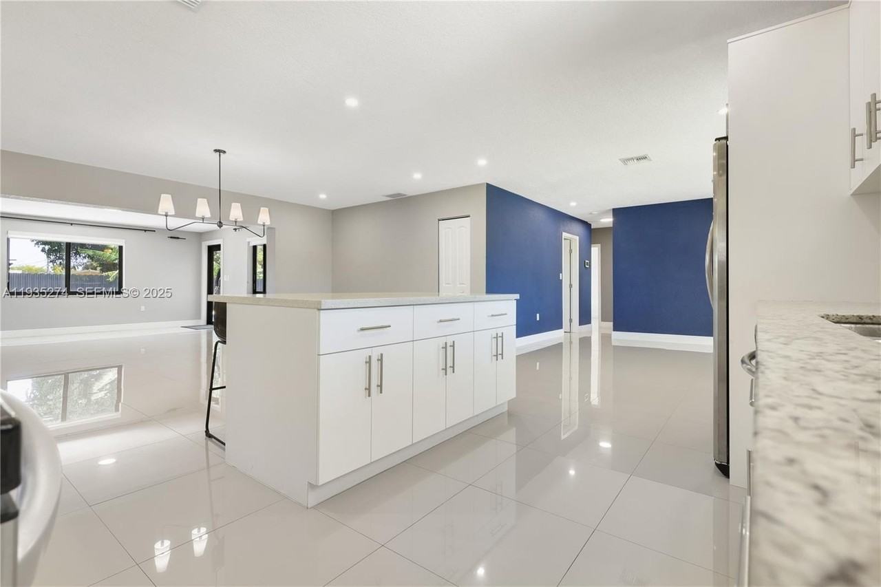 4165 W 5th Ln #0 - Photo 6 of 31