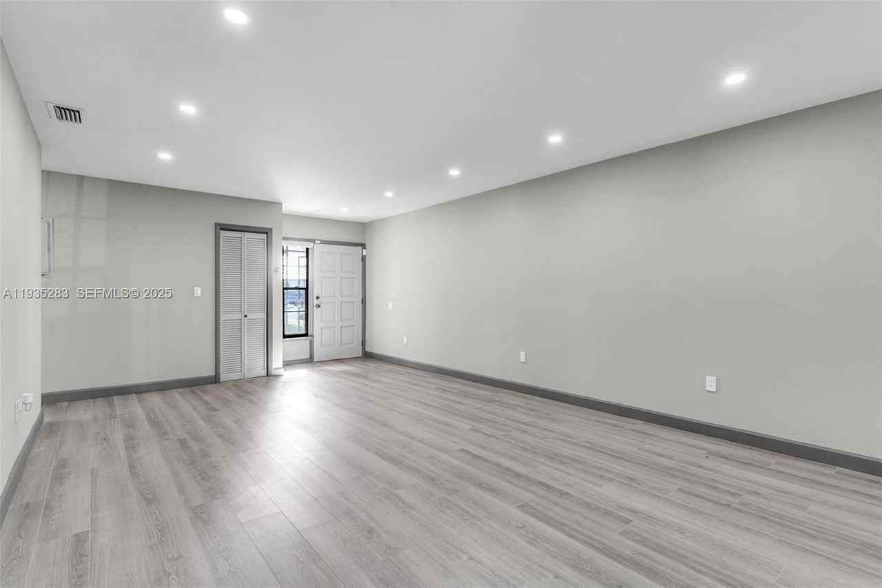 13755 Sw 23rd Ter - Photo 6 of 38