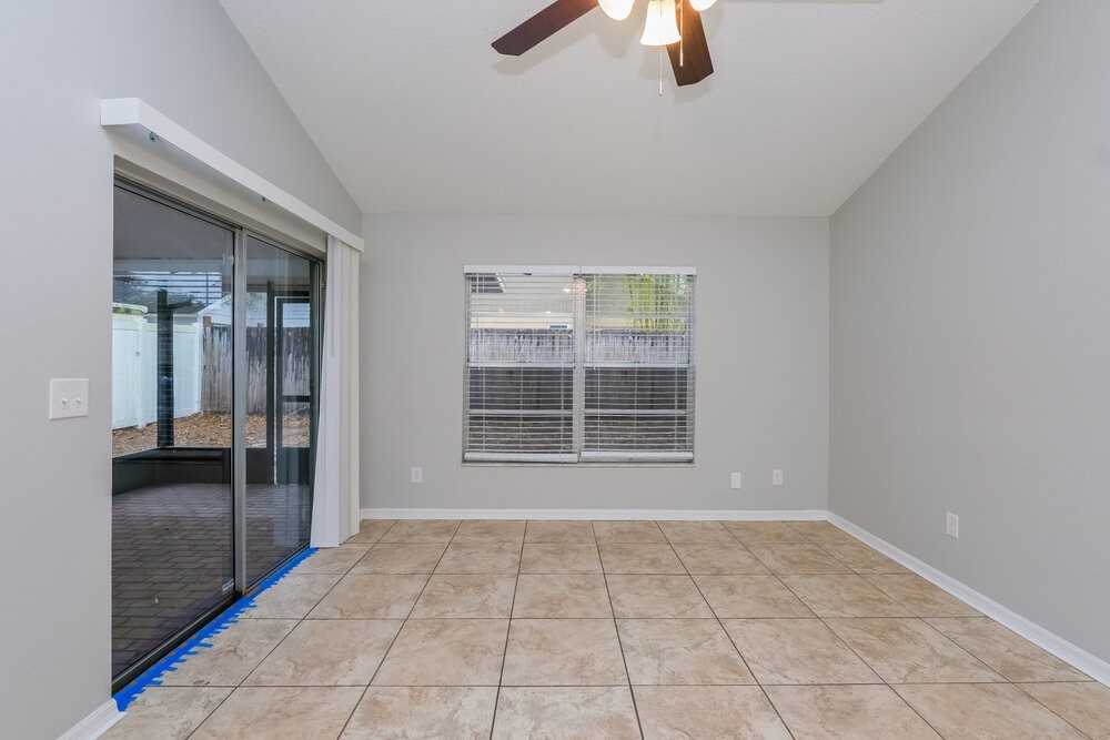 12722 Trowbridge Ln - Photo 4 of 16