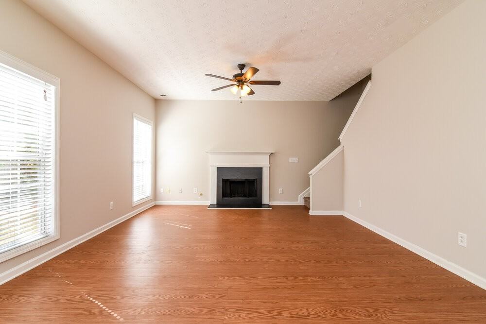 425 Clairidge Ln - Photo 2 of 15