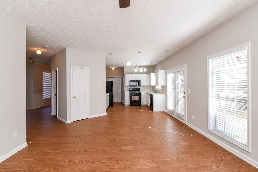 425 Clairidge Ln - Photo 3 of 15