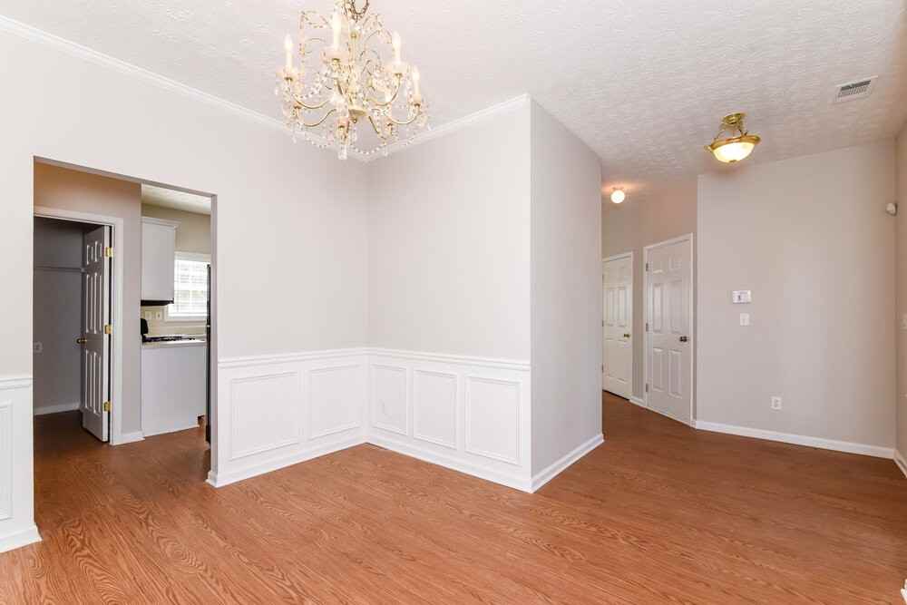 425 Clairidge Ln - Photo 5 of 15