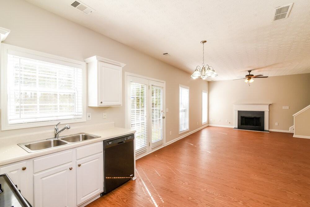 425 Clairidge Ln - Photo 6 of 15