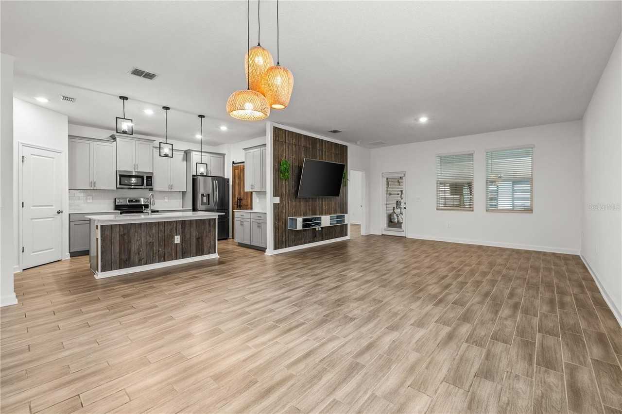 11409 Rhyme Ave - Photo 7 of 36