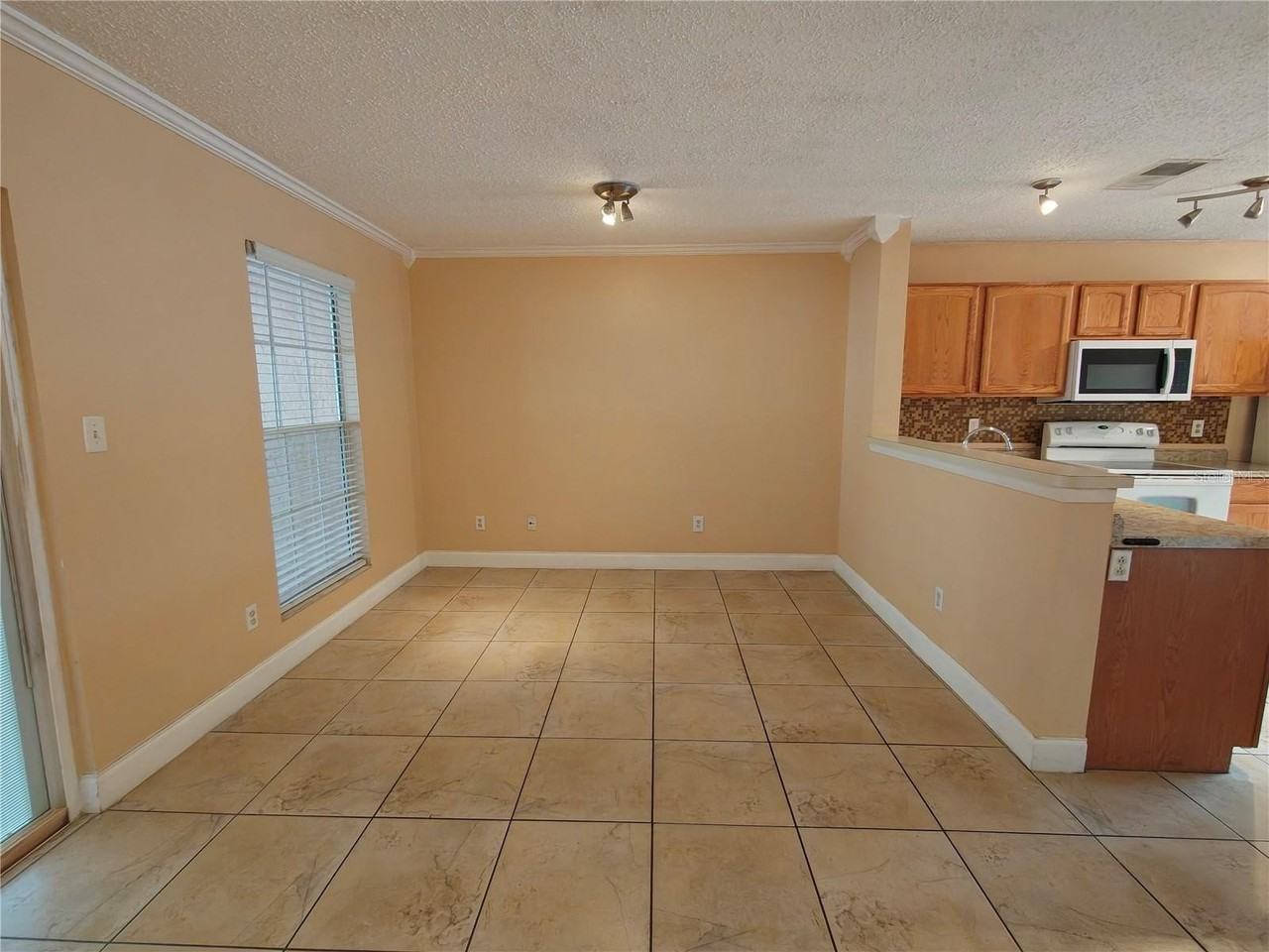 11015 Regency Commons Ct - Photo 4 of 28