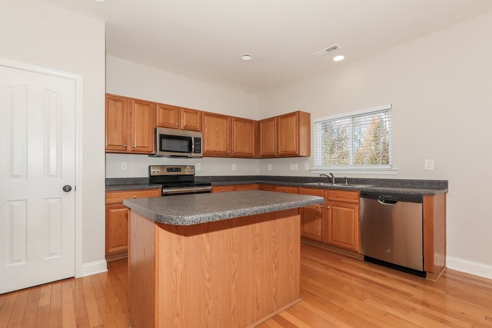 4800 Abercromby St - Photo 5 of 17