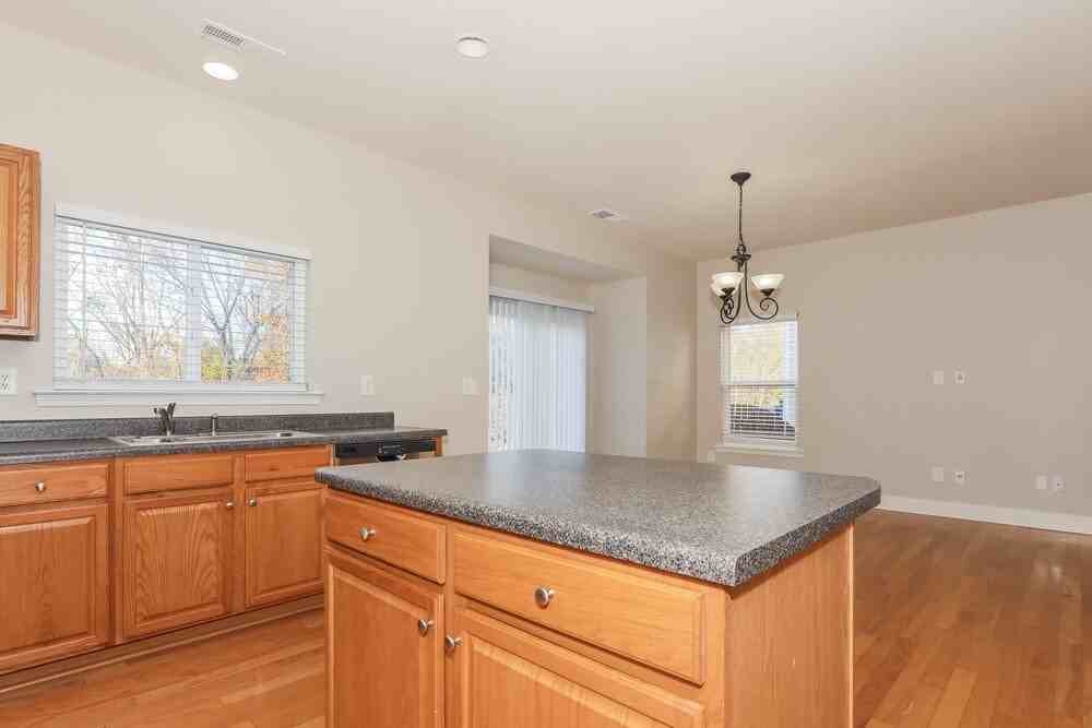 4800 Abercromby St - Photo 7 of 17