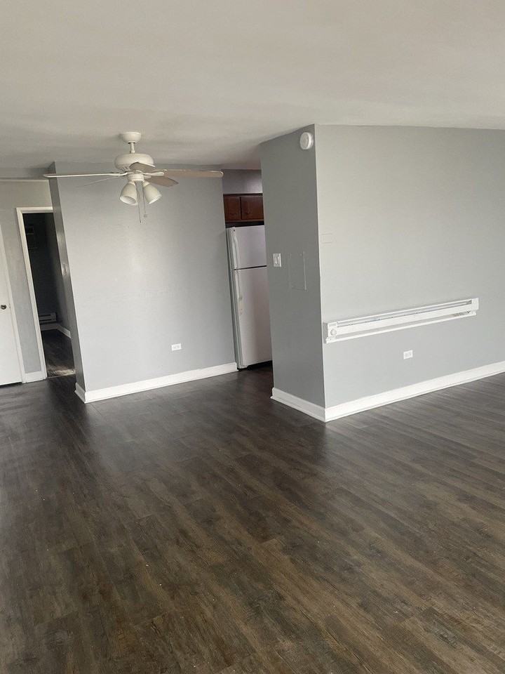 9517 Mansfield Ave Apt 4 #4 - Photo 4 of 11