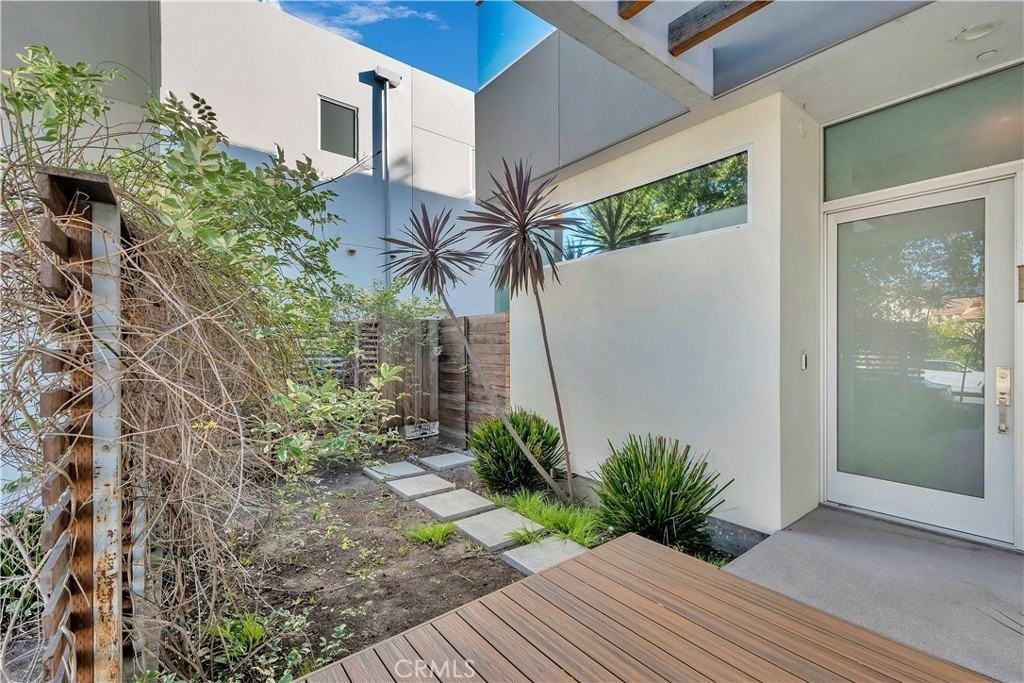 16518 Moorpark St - Photo 5 of 41