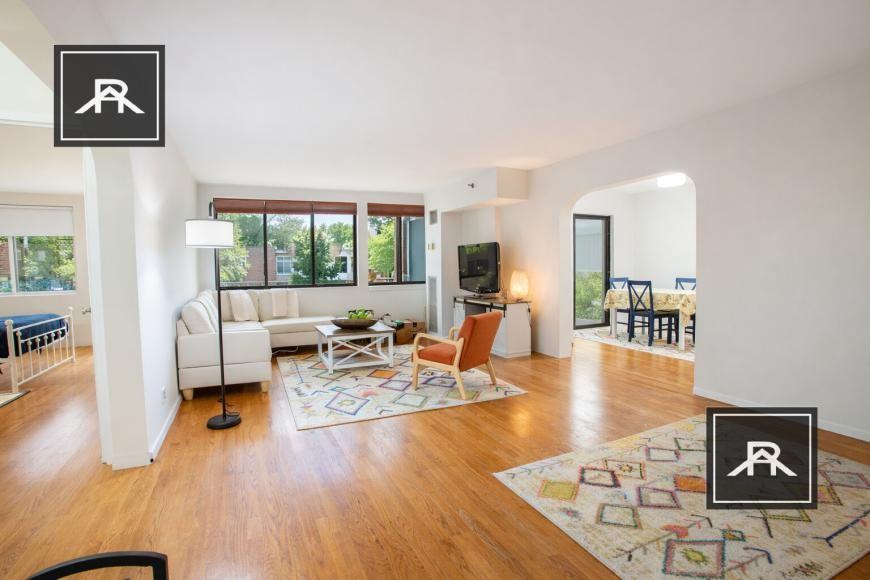 1733 Beacon St - Photo 4 of 10