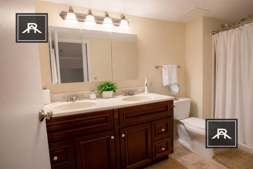 1733 Beacon St - Photo 5 of 10