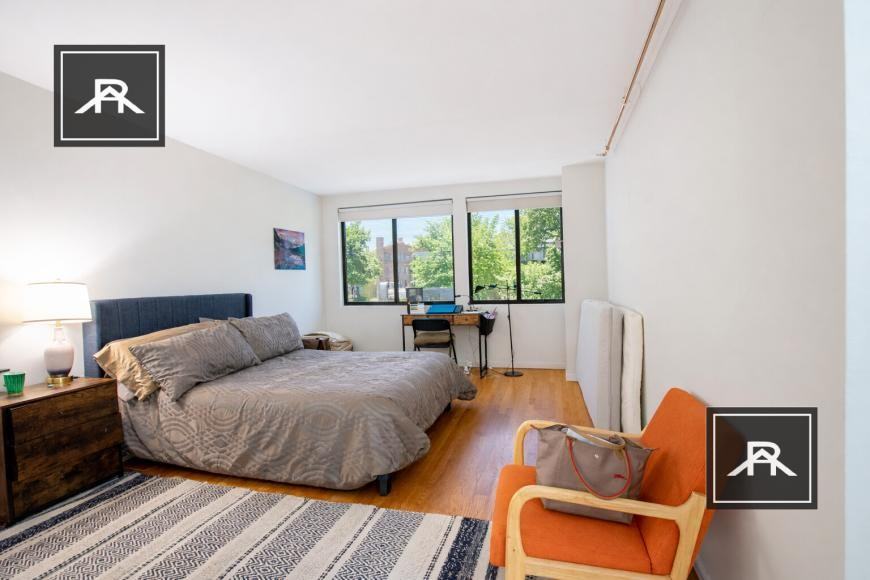 1733 Beacon St - Photo 6 of 10