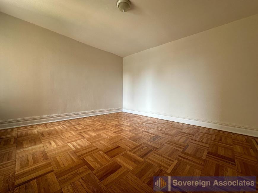 1845 Hobart Ave - Photo 3 of 6