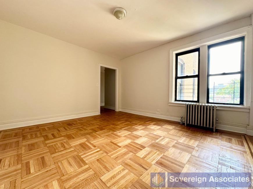 1845 Hobart Ave - Photo 4 of 6