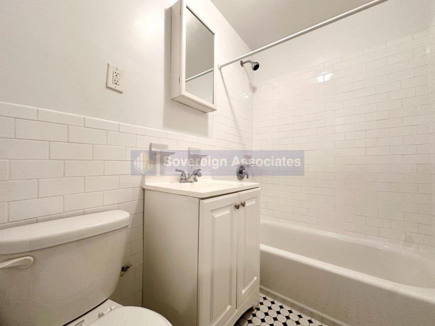 2940 E 196th St - Photo 3 of 4