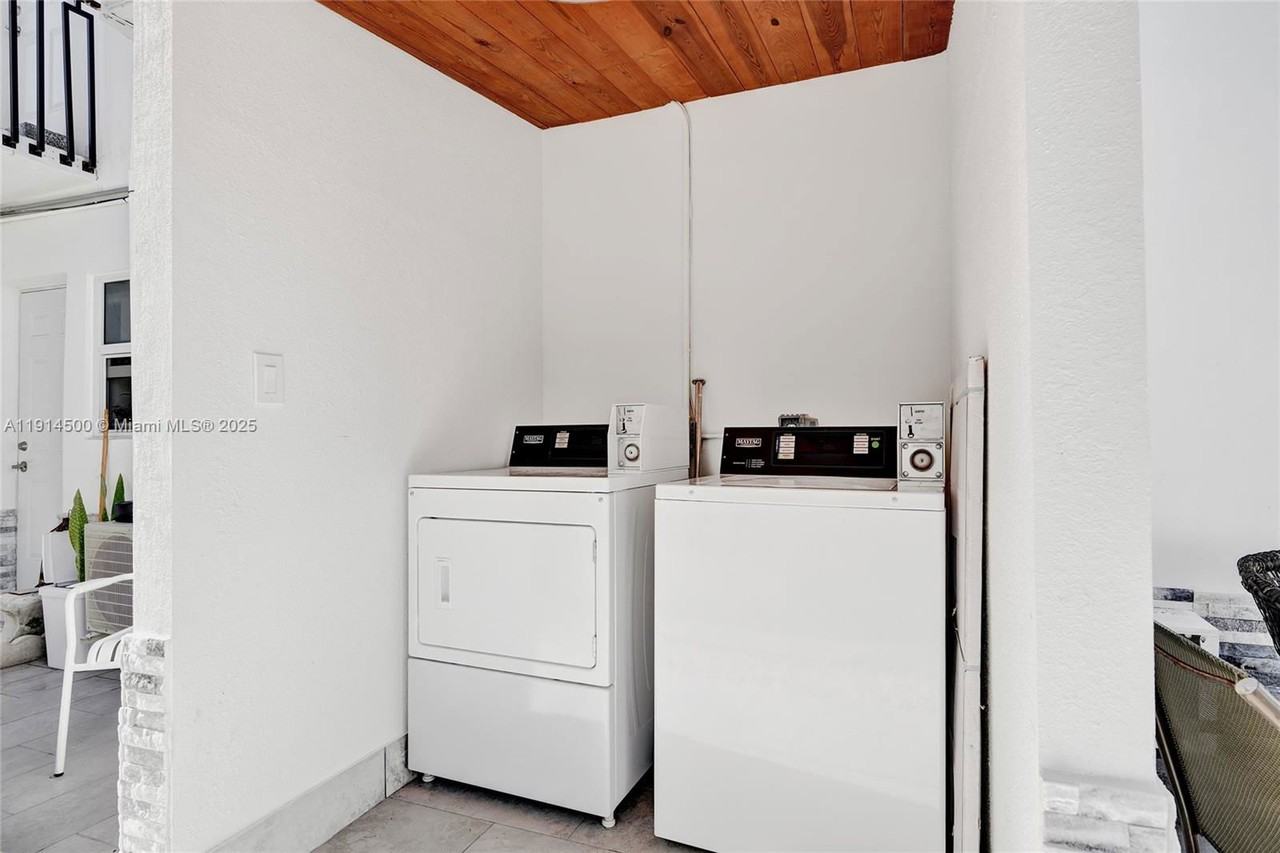 7115 Rue Granville - Photo 2 of 8