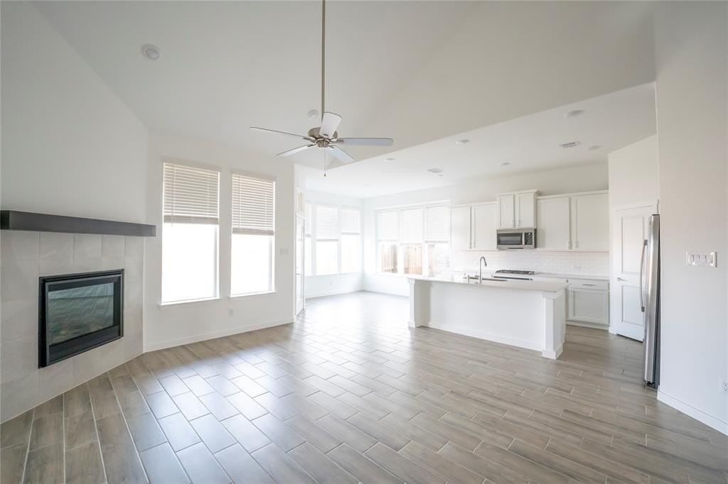 2621 Bridgeport St - Photo 3 of 35