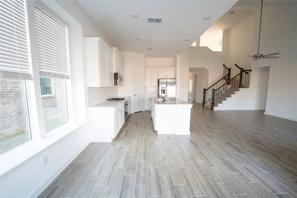 2621 Bridgeport St - Photo 4 of 35