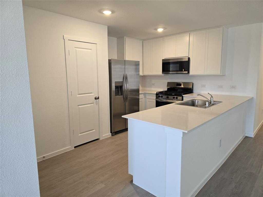 2009 Derby Ln - Photo 5 of 12