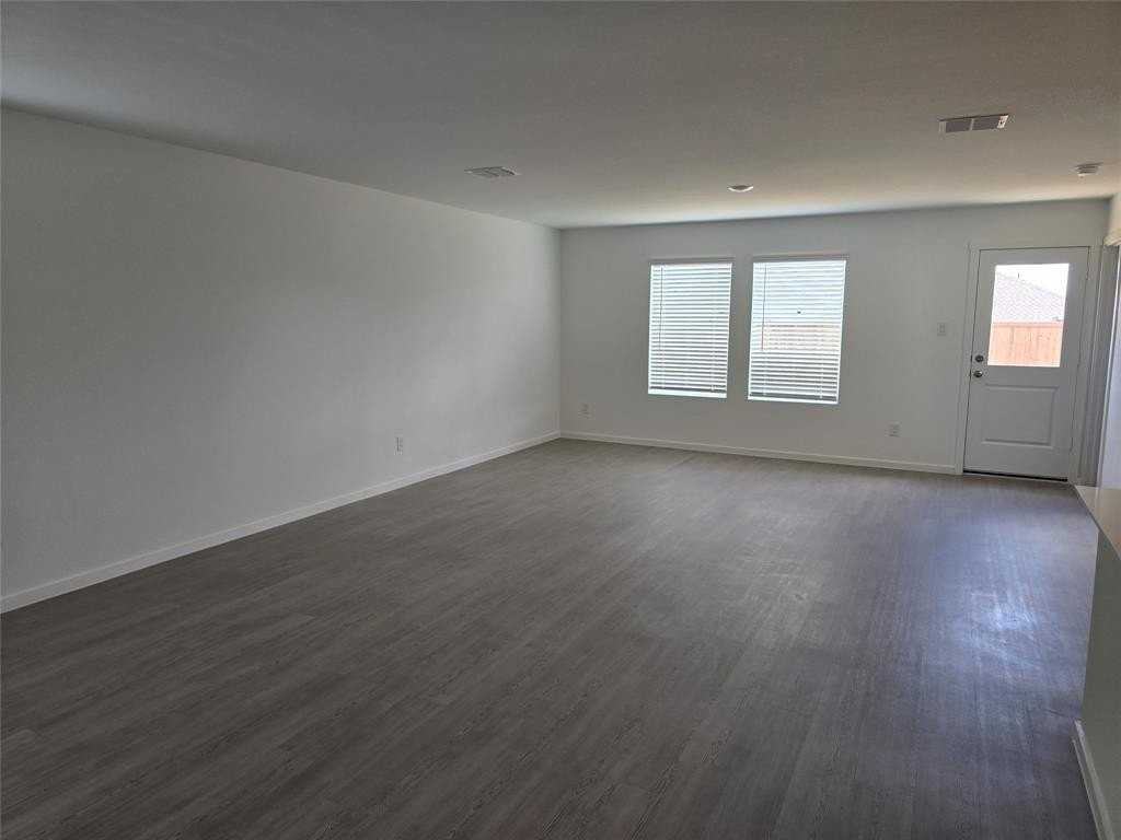 2009 Derby Ln - Photo 6 of 12