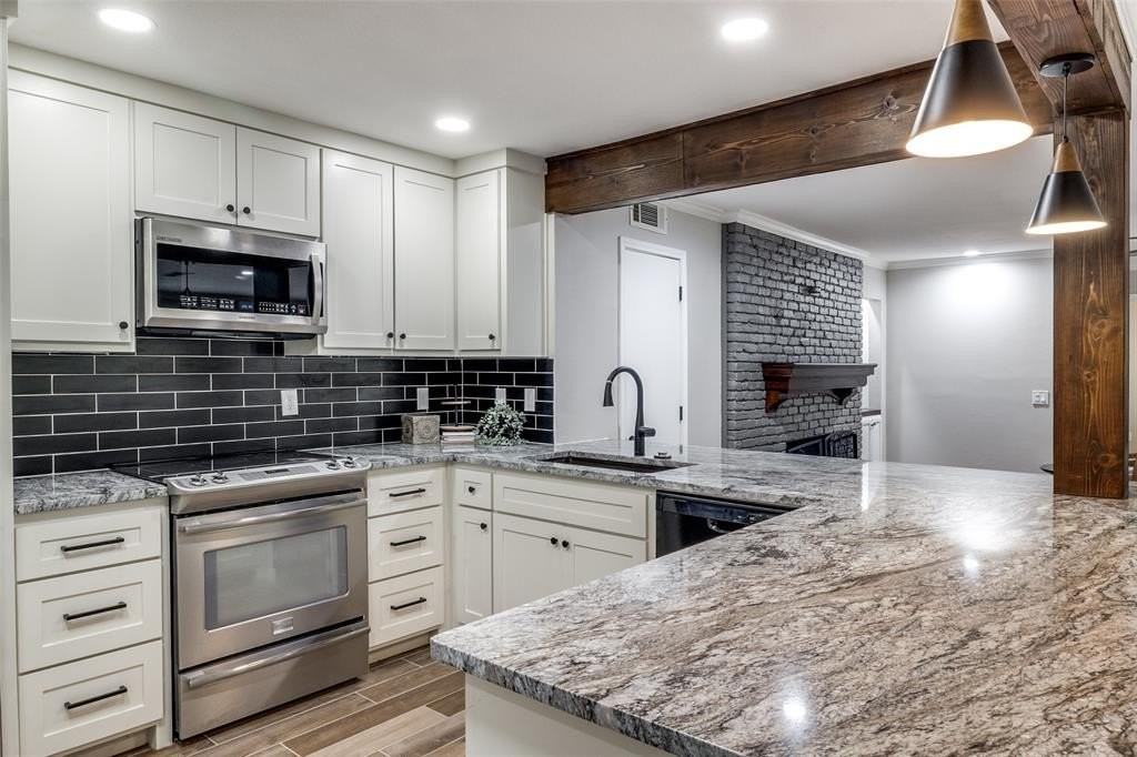 7407 Wellcrest Dr - Photo 2 of 21