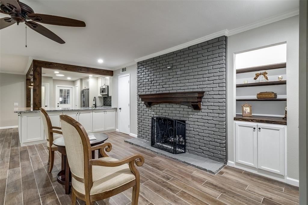 7407 Wellcrest Dr - Photo 4 of 21