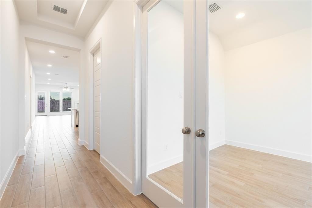 2335 Butler Ave - Photo 3 of 28