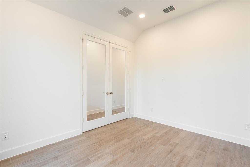 2335 Butler Ave - Photo 5 of 28