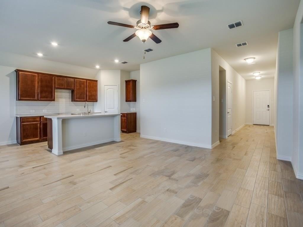 8437 High Garden St - Photo 2 of 9