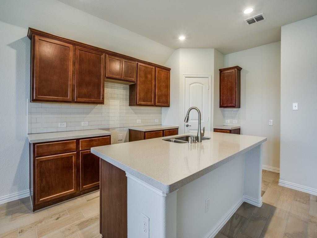 8437 High Garden St - Photo 3 of 9