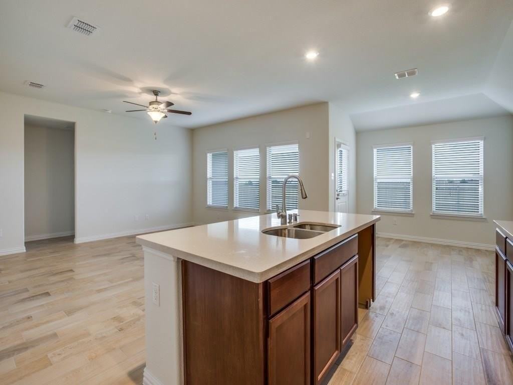 8437 High Garden St - Photo 4 of 9