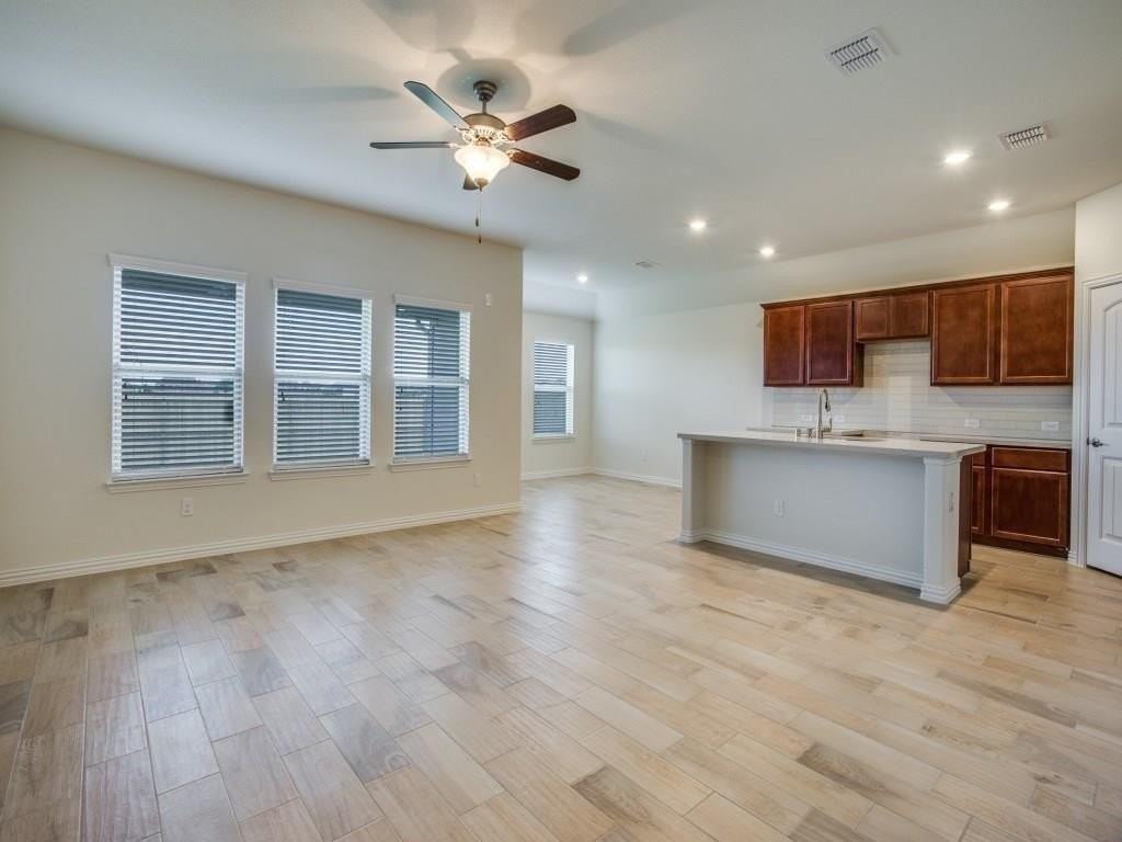 8437 High Garden St - Photo 5 of 9