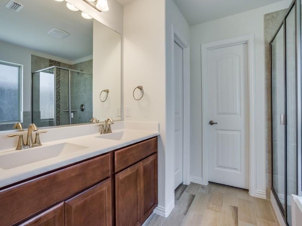 8437 High Garden St - Photo 7 of 9