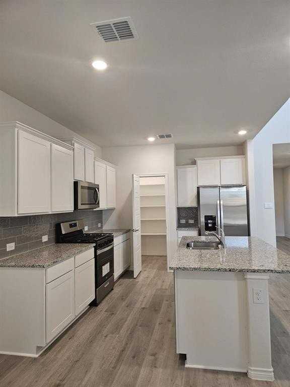 1328 Missouri St - Photo 7 of 20