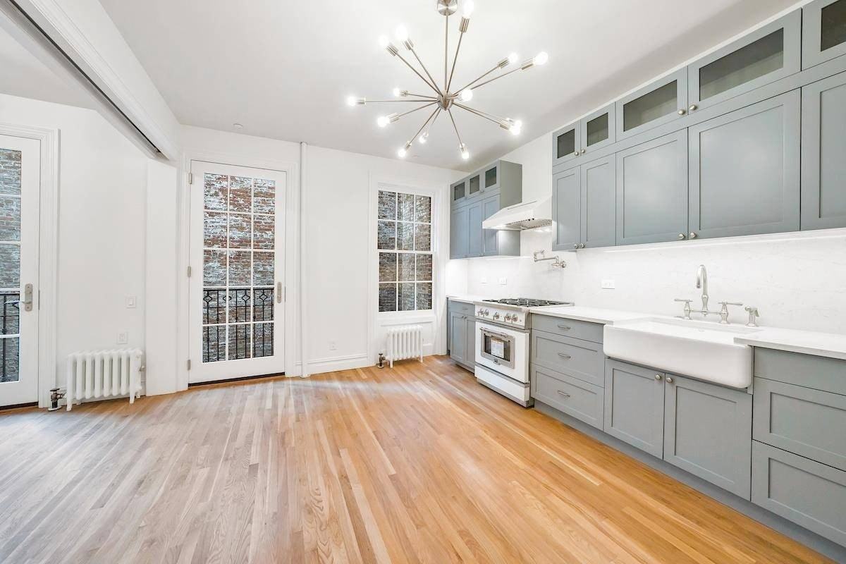 422 Hudson St #3 - Photo 5 of 14