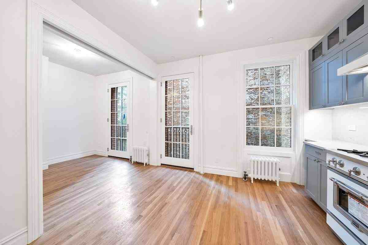 422 Hudson St #3 - Photo 6 of 14