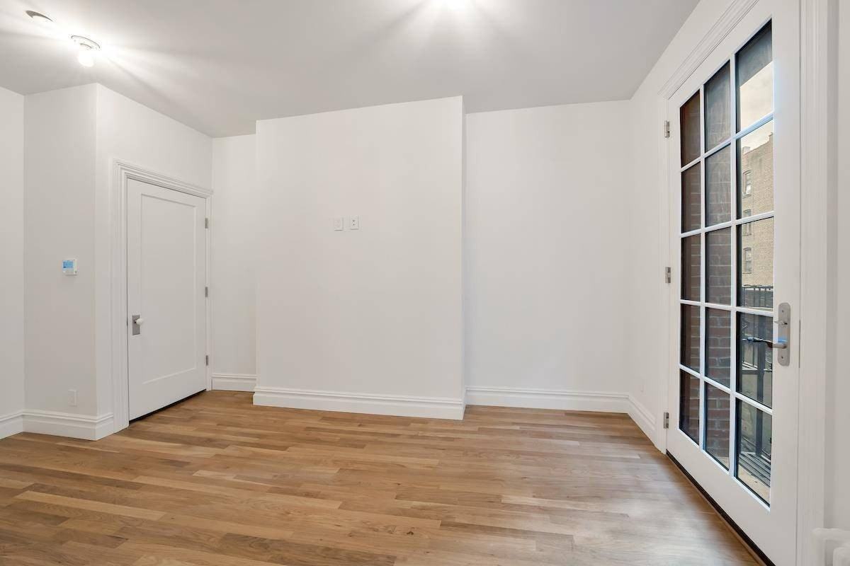 422 Hudson St #3 - Photo 7 of 14